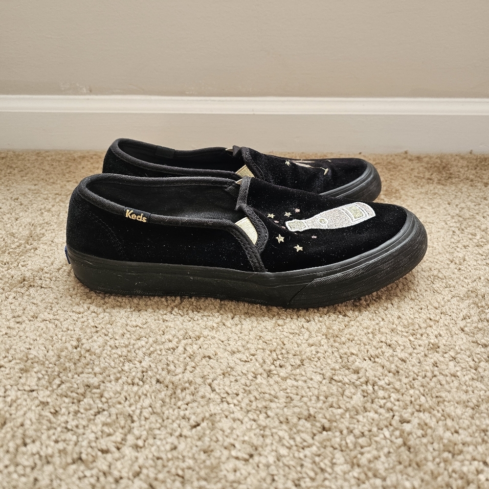 Keds Black Slip-On Shoes with Bottle Design Size 6.5